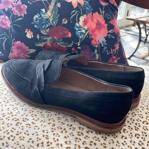 Seychelles Liendo black leather/suede loafers. Size 9. Wore 2-3 times.